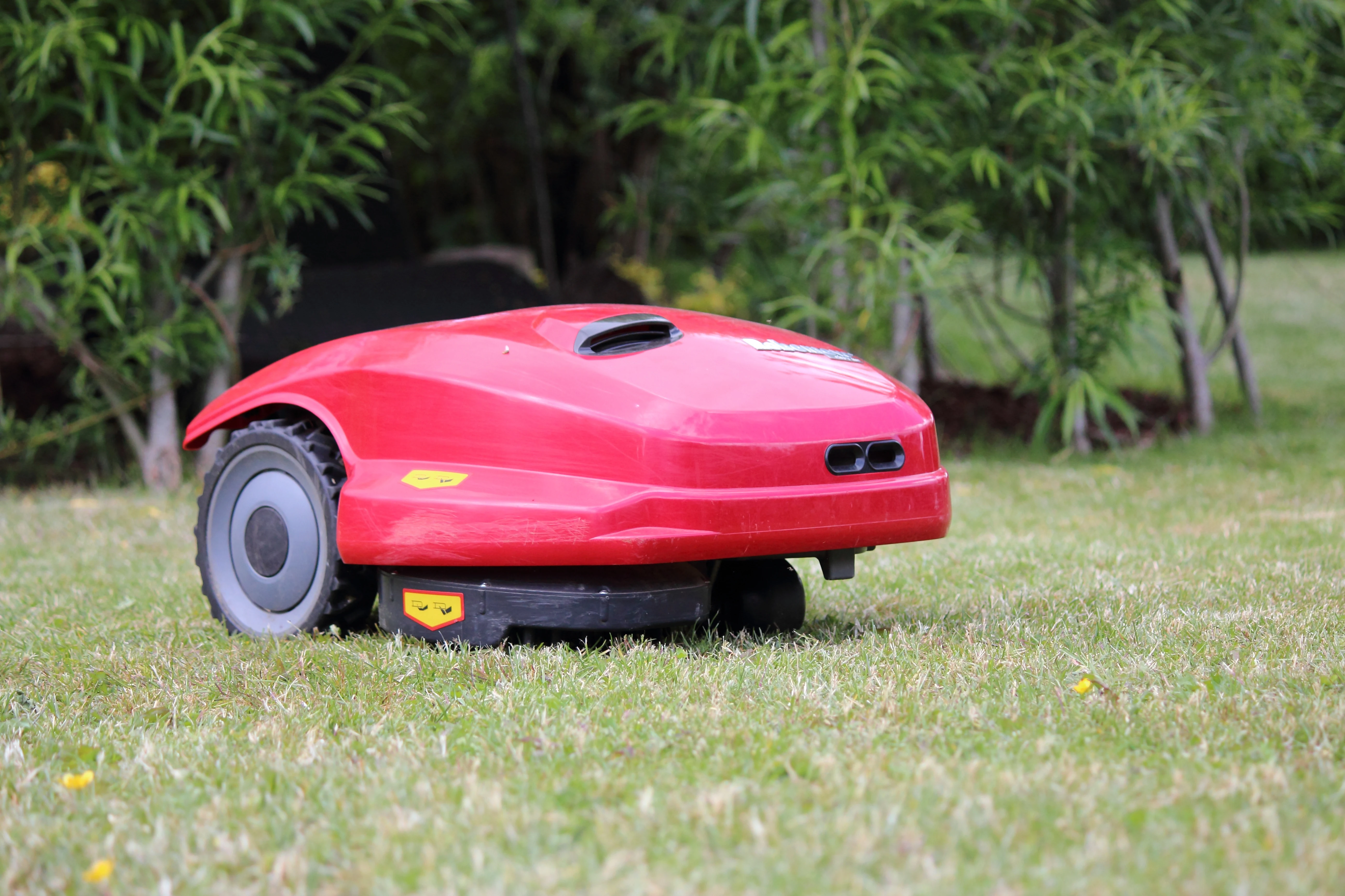 Choosing Battery Cells for Robotic Lawn Mowers